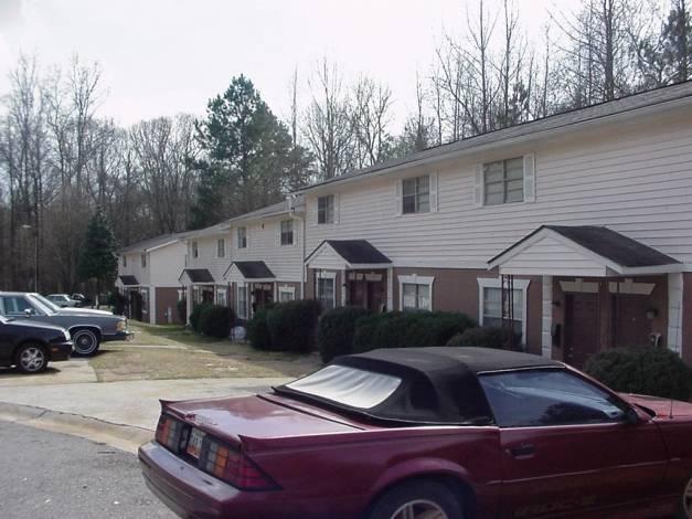 Log Cabin Court Apartments