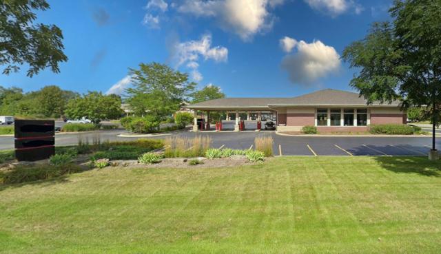 Retail / Office Building in Island Lake