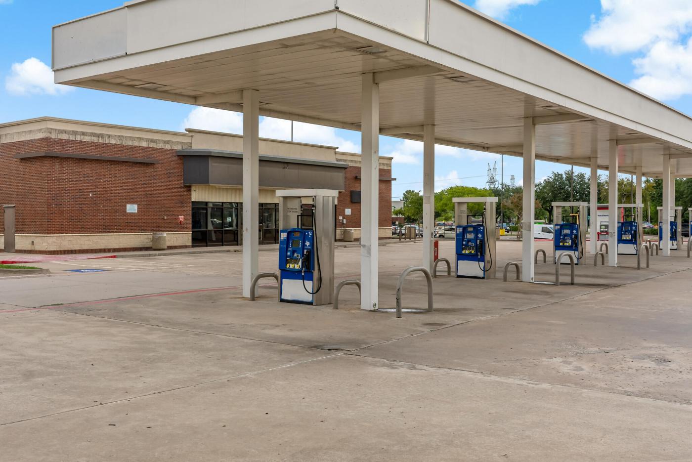 Former National Gas & Convenience Store