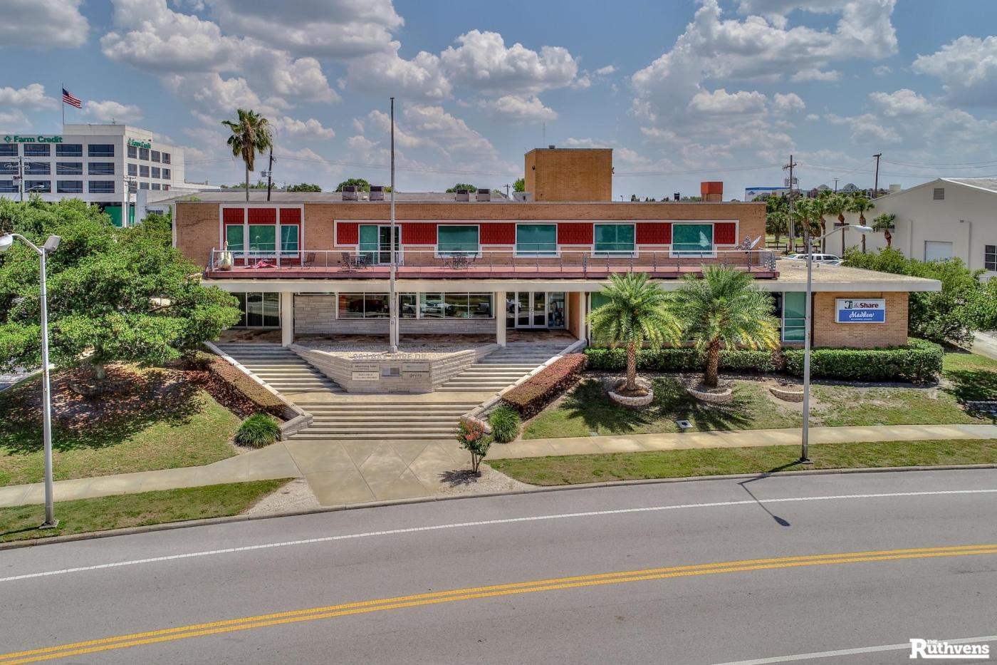 Lakefront Creative Downtown Building