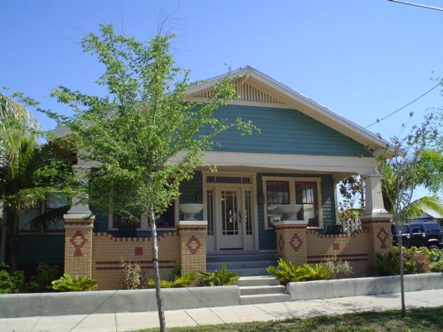 1,869 SF Office Bungalow :: 3,800 SF Lot