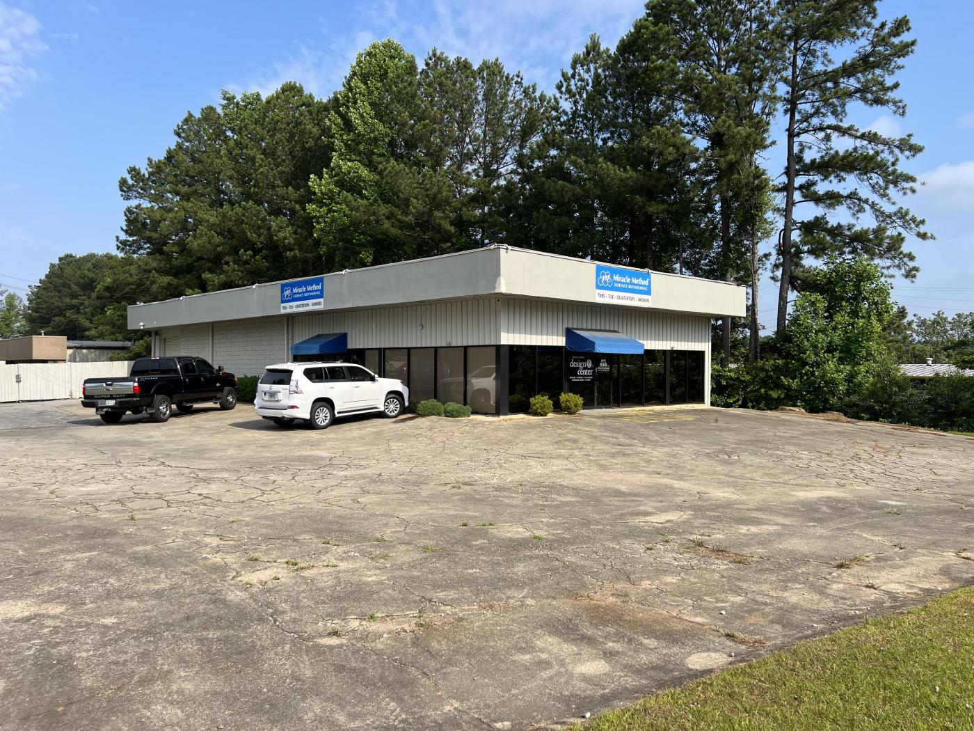 Flex Showroom/Warehouse Available in Marietta