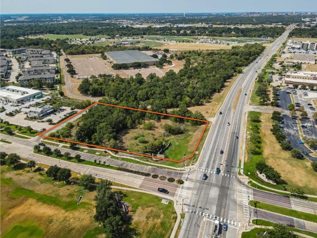 398 University Drive E | Pre-Leasing 3500 SF