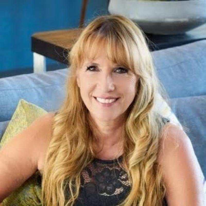 Rena Levy (International Broker)