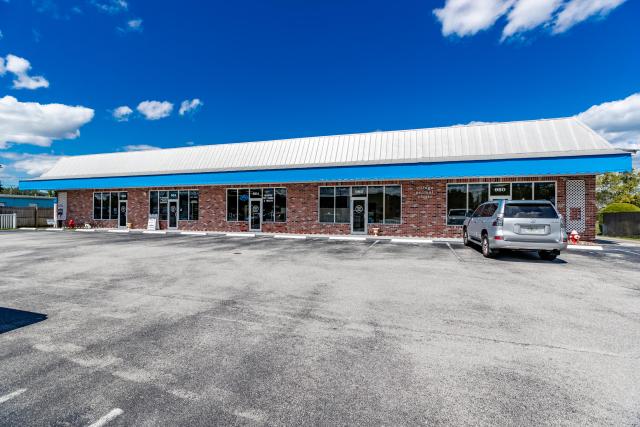 5,784 SF Retail Center For Sale