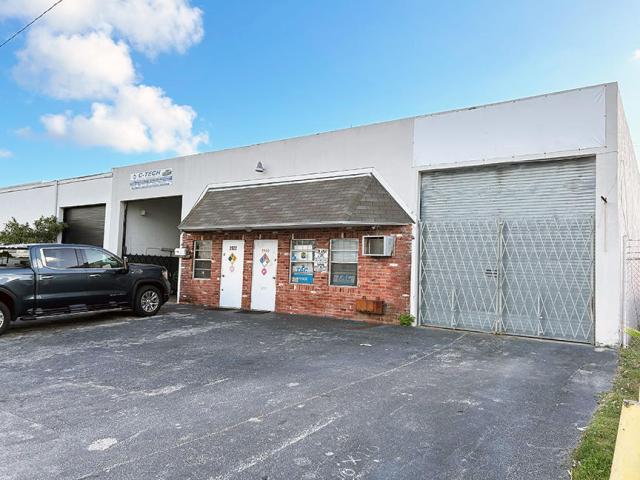 ±5,000 SF Owner/User Warehouse/Oakland Park