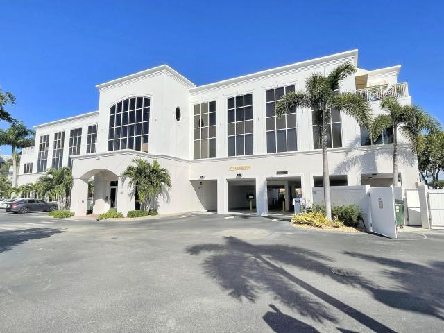 Upscale Building in Prime Downtown Naples
