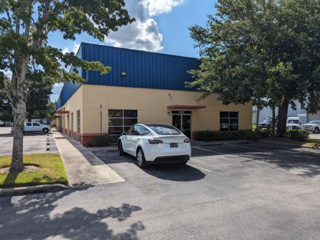 End Unit Flex Space in Prime Location