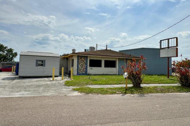 Fully Equipped Commercial Kitchen off Semoran