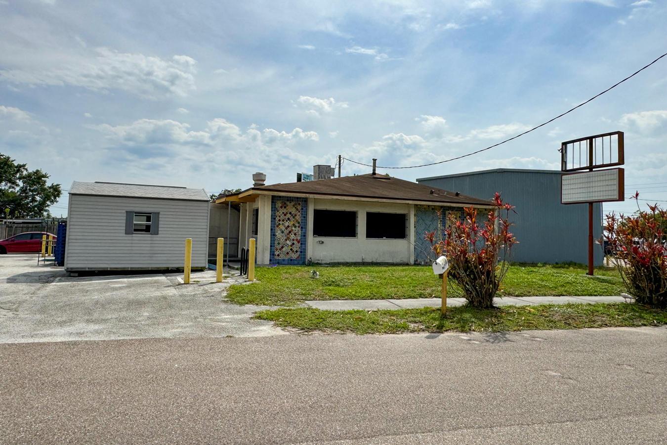 Fully Equipped Commercial Kitchen off Semoran