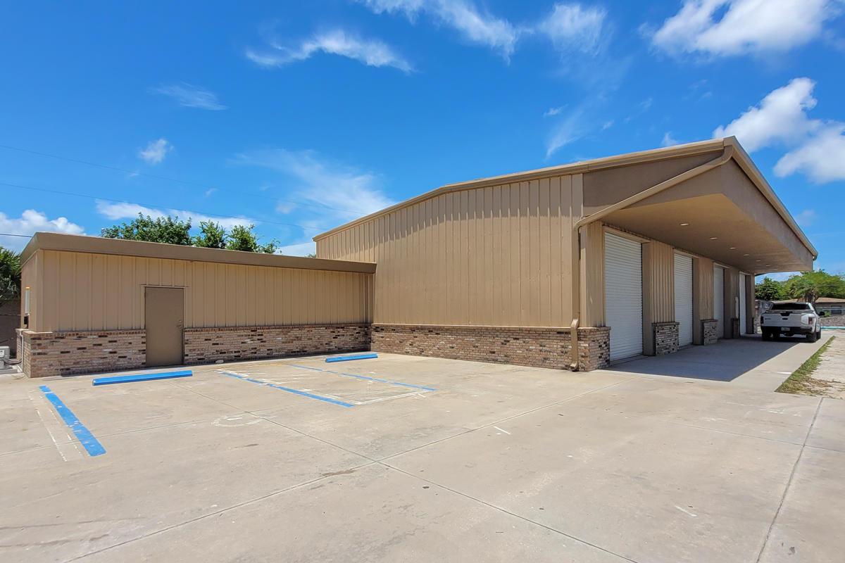Renovated Warehouse w/ 4 NEW Roll-Up Doors