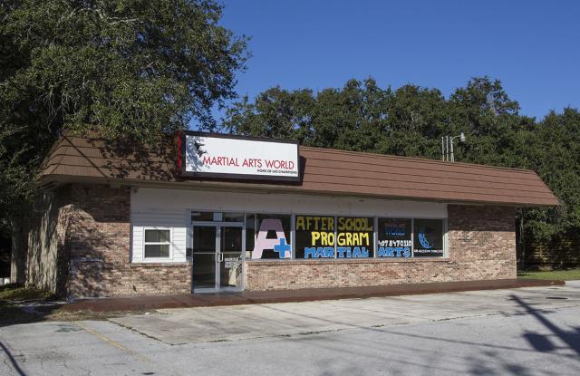 2,940 SF Retail Building in Kissimmee