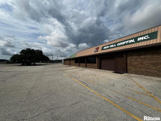 Warehouse in Frostproof