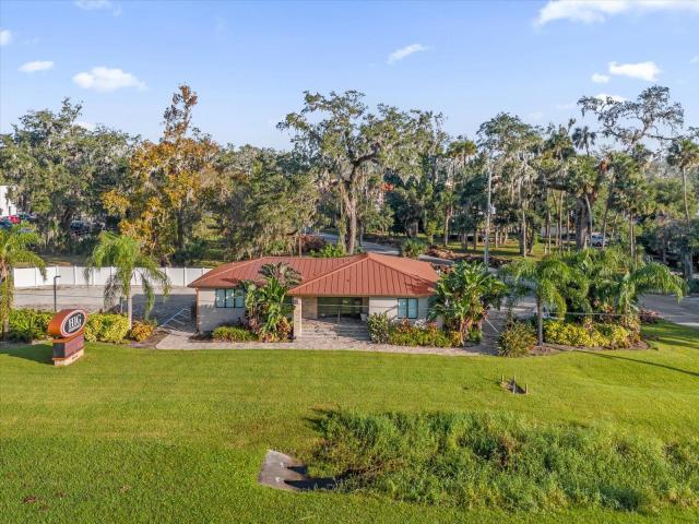 NNN Commercial Property on Main Artery