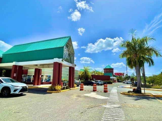Las Vistas Shopping Village