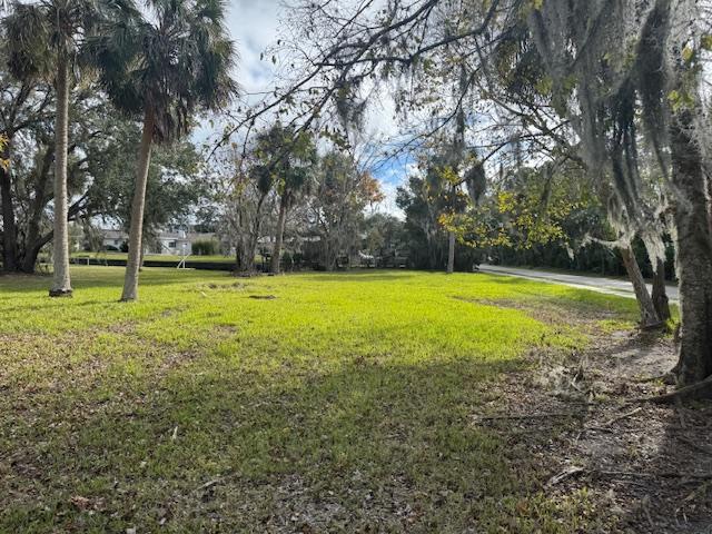 Waterfront Lot Canal located in Crystal River