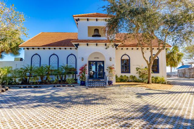 Waterfront Restaurant Building For Sale