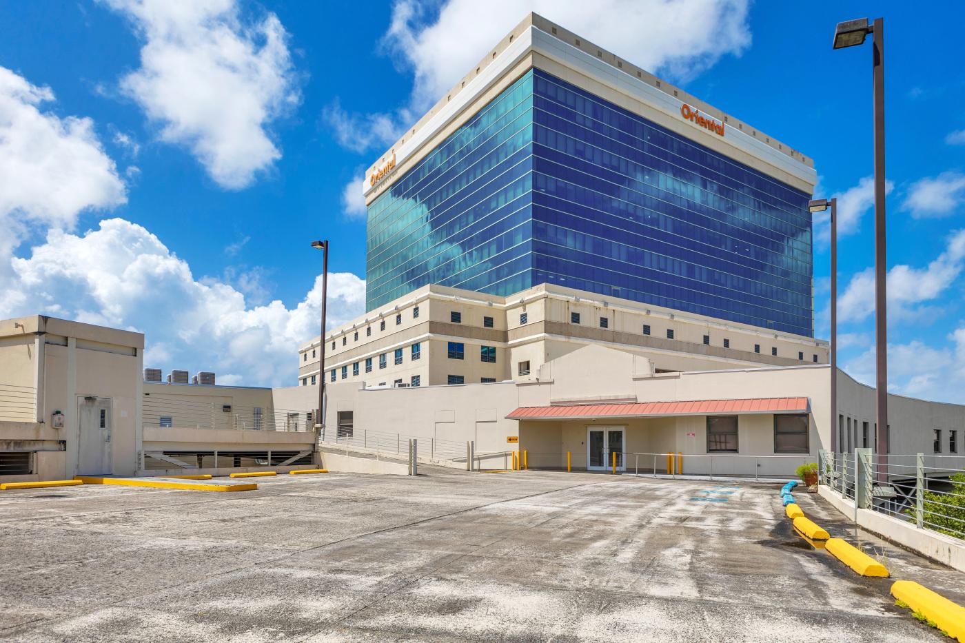 Oriental Plaza (Anexo) Office Space for Lease