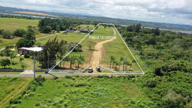 12.14 Acres – Prime Coastal Land in Islote