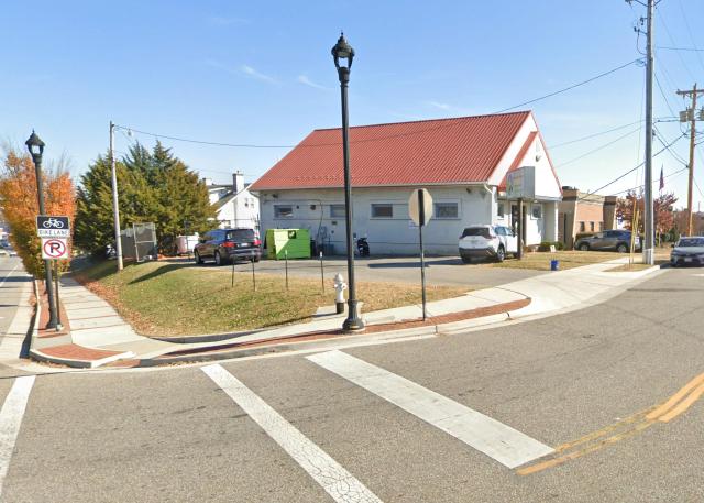Commercial Building w/ Fenced Parking
