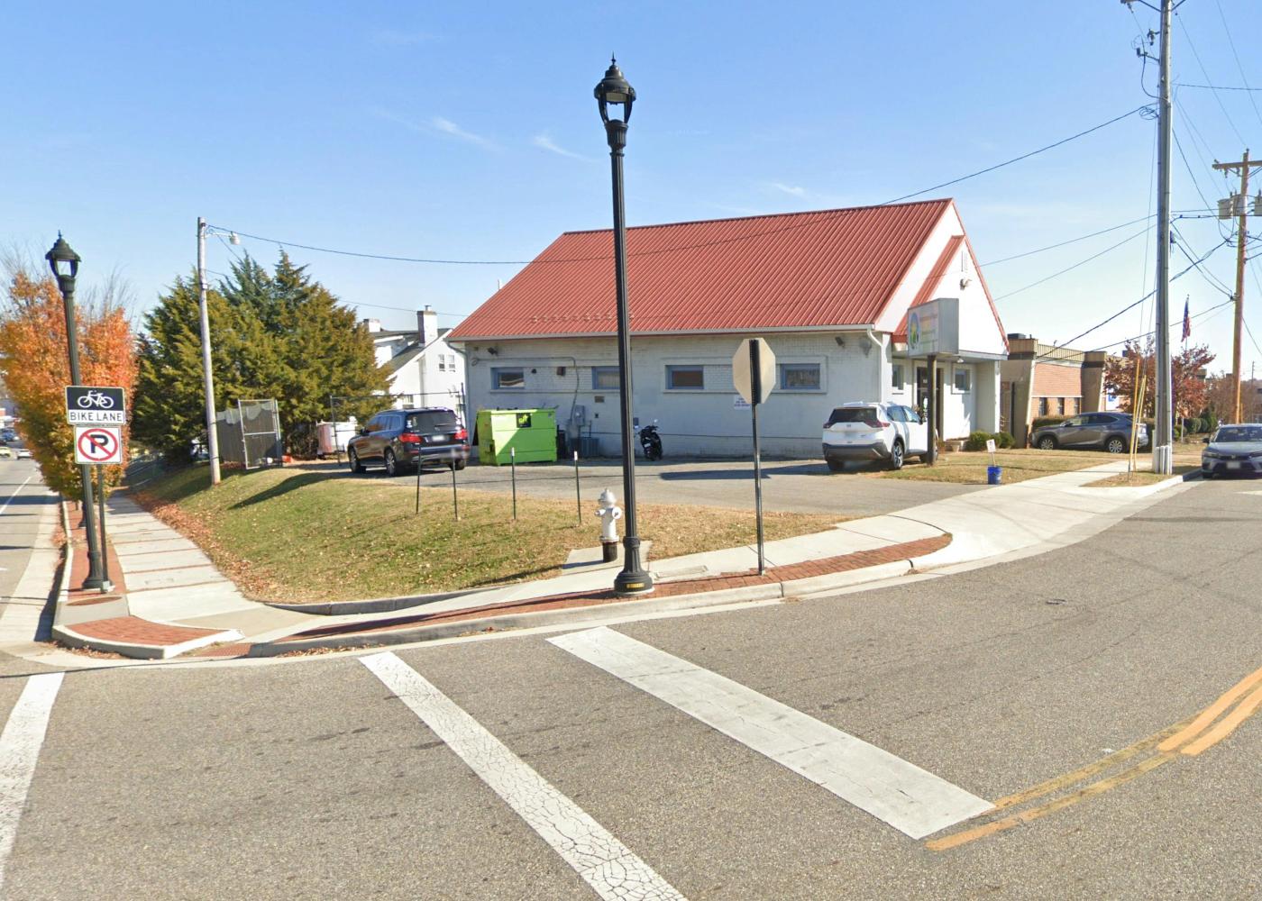 Commercial Building w/ Fenced Parking