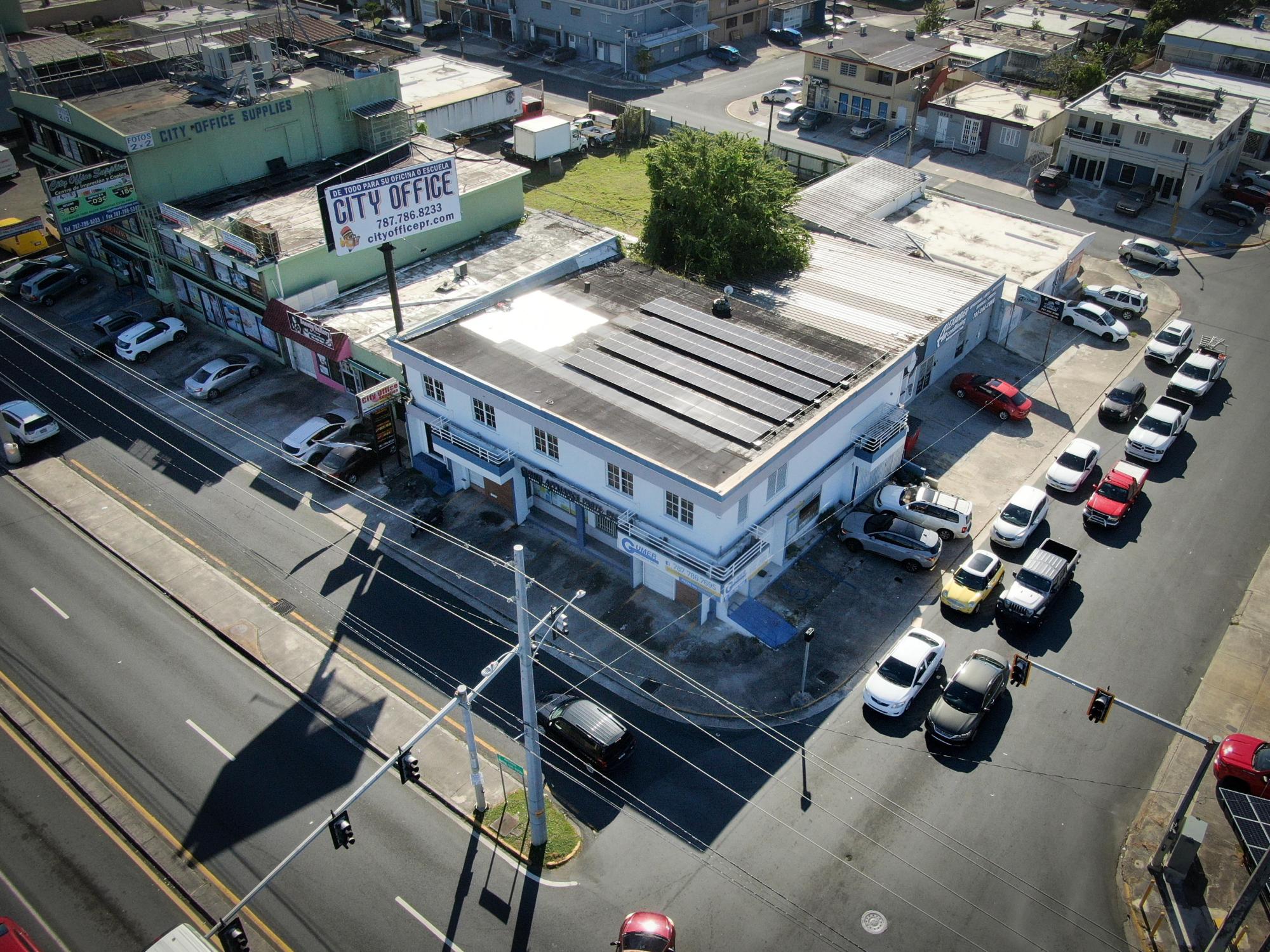 Comm. Building for Sale – Corner Lot Baym PR