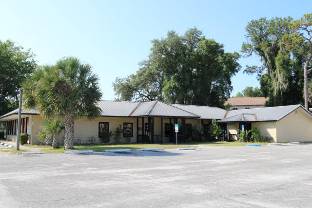 Busy Hwy Location - E Hwy 40 & SR 35