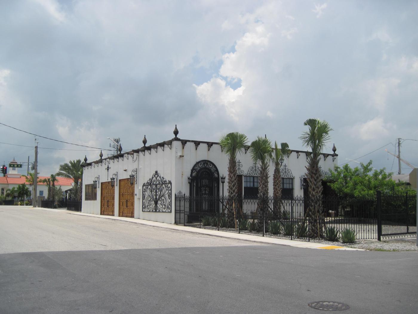 FOR LEASE: Awesome opportunity for retail