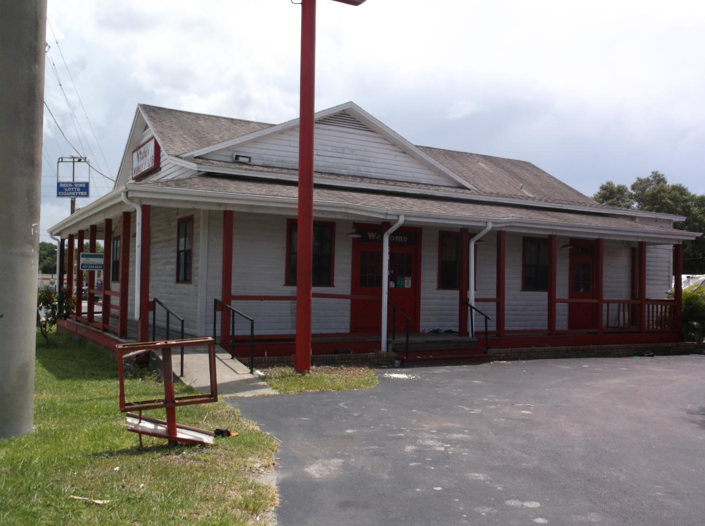 C-1 Zoned Building on Very busy SR 434 Financ