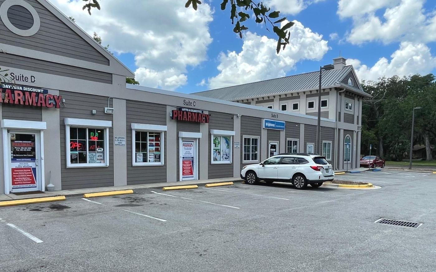 1,586 SF Office/Retail Space For Lease