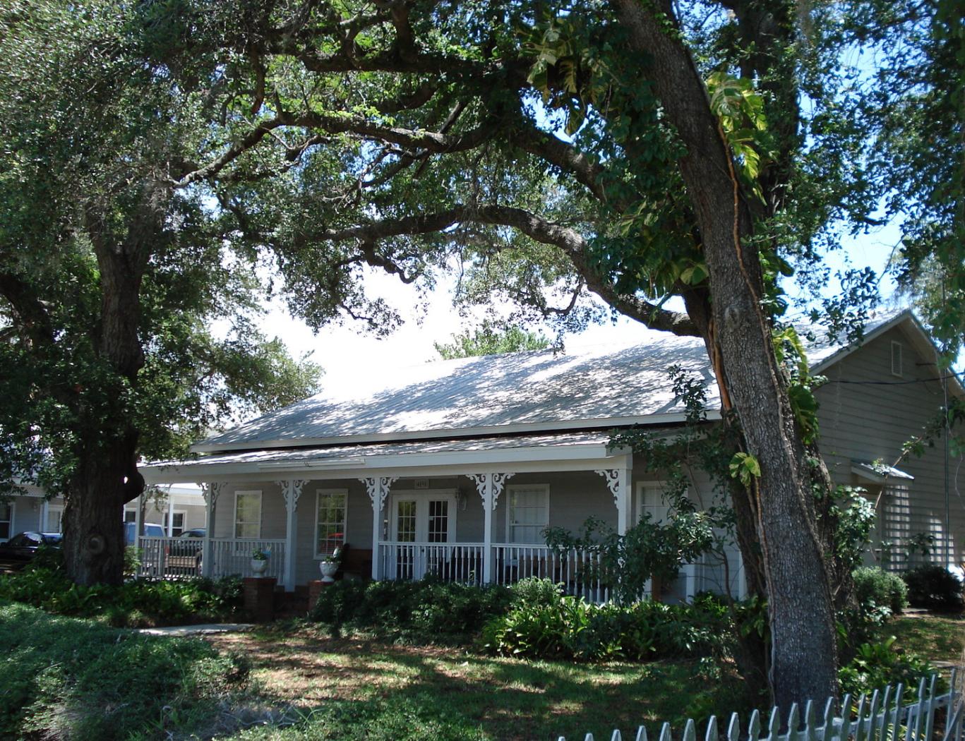 US 1 Freestanding Building with Acreage