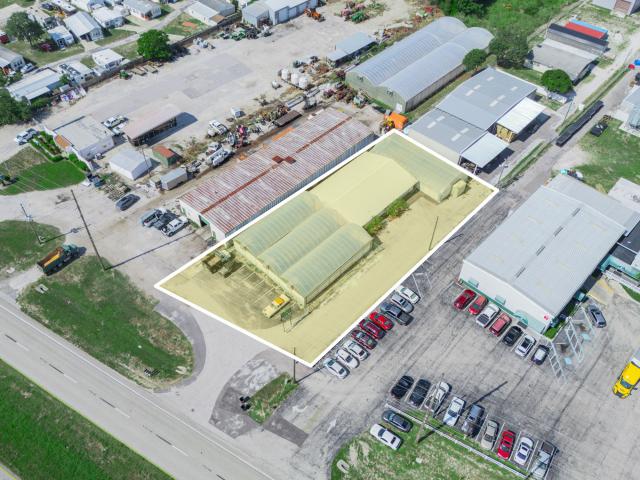 3,216 SF Office on 0.51± Acres HWY Frontage