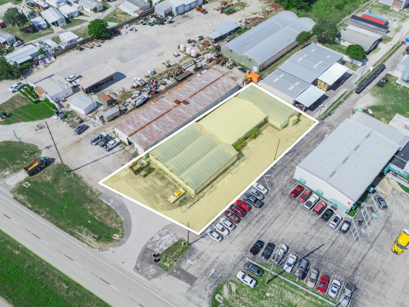 3,216 SF Office on 0.51± Acres HWY Frontage