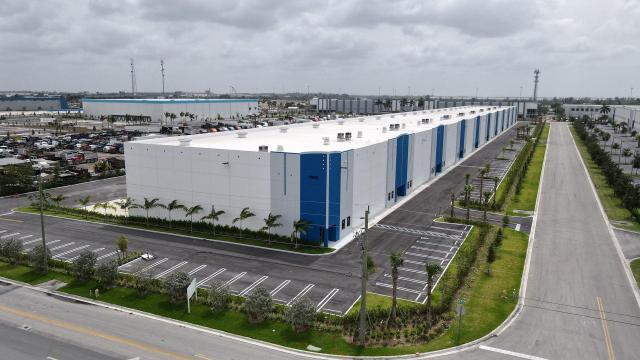 ±7,738 | Dock-High Warehouse | Hialeah