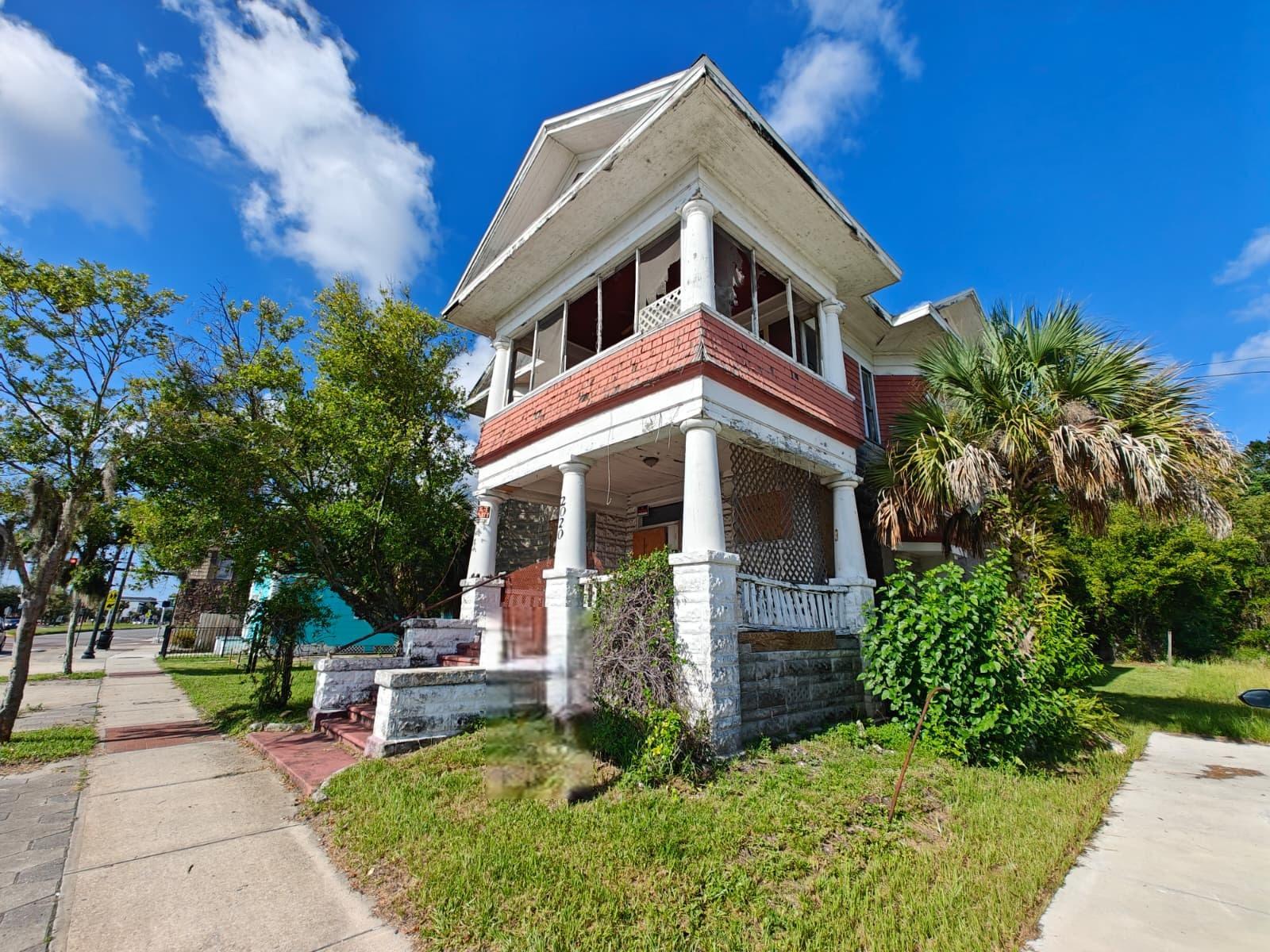 2020 N Main St
