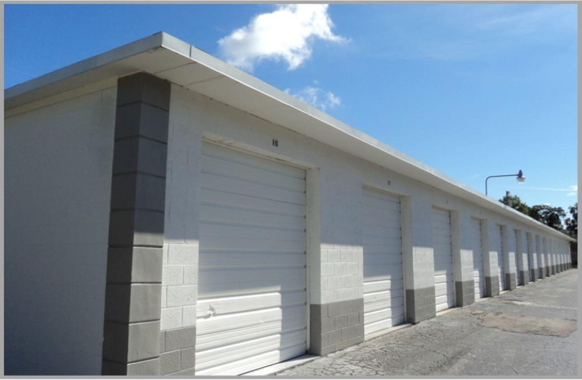200 SF Storage Warehouse For Lease