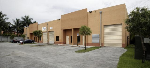 ±6,610 | Street Level Warehouse | Hialeah