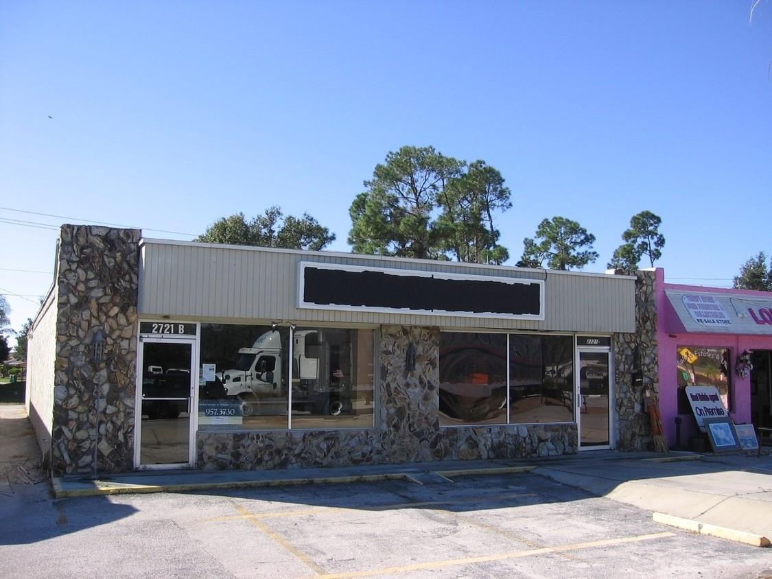 Retail On Tamiami trail