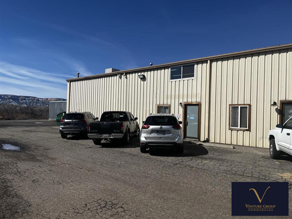 Riverside Parkway Space for Lease