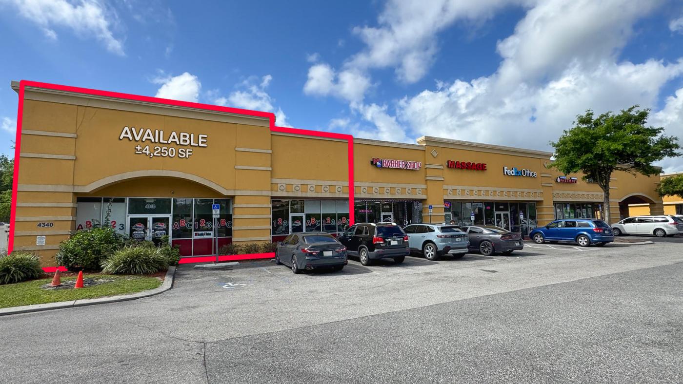±4,250 SF End Cap on US-192 | 67,390 AADT