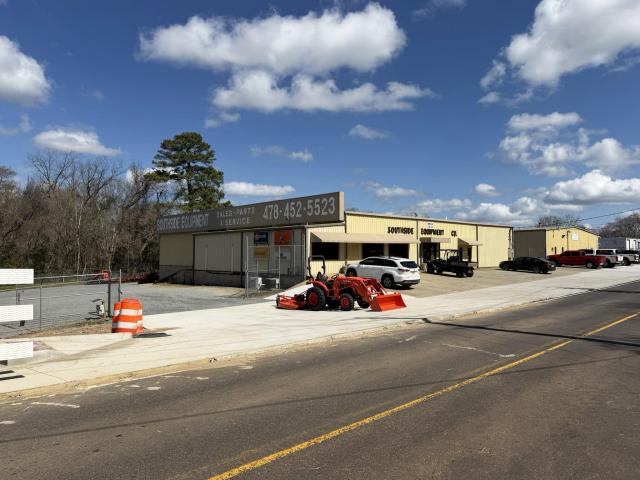 Showroom, Service and Fenced Parking For Sale