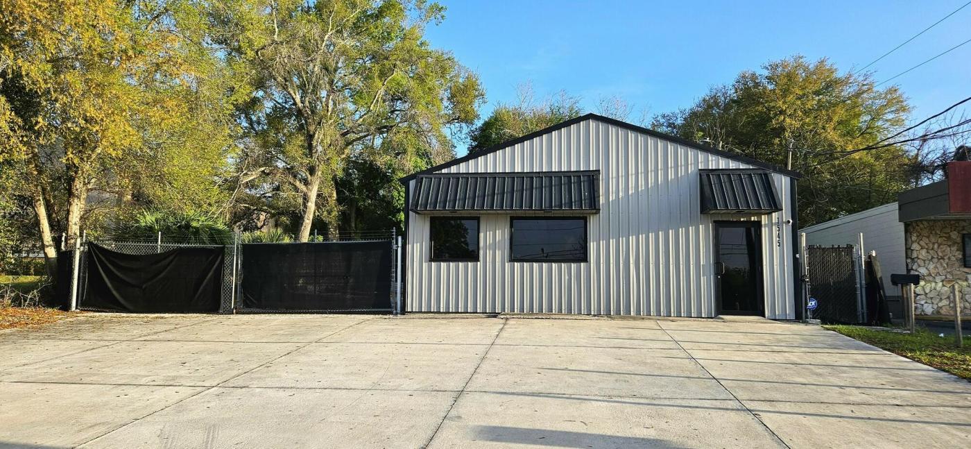 High-Visibility Dundee Rd Office  1,200 SF