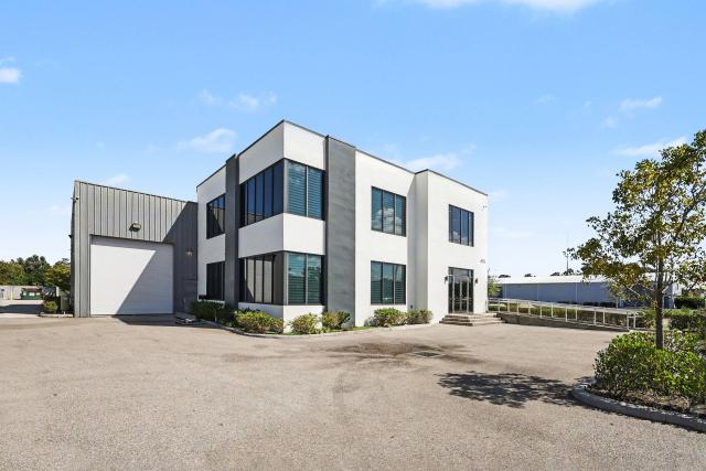 State of the Art Office/Warehouse Facility