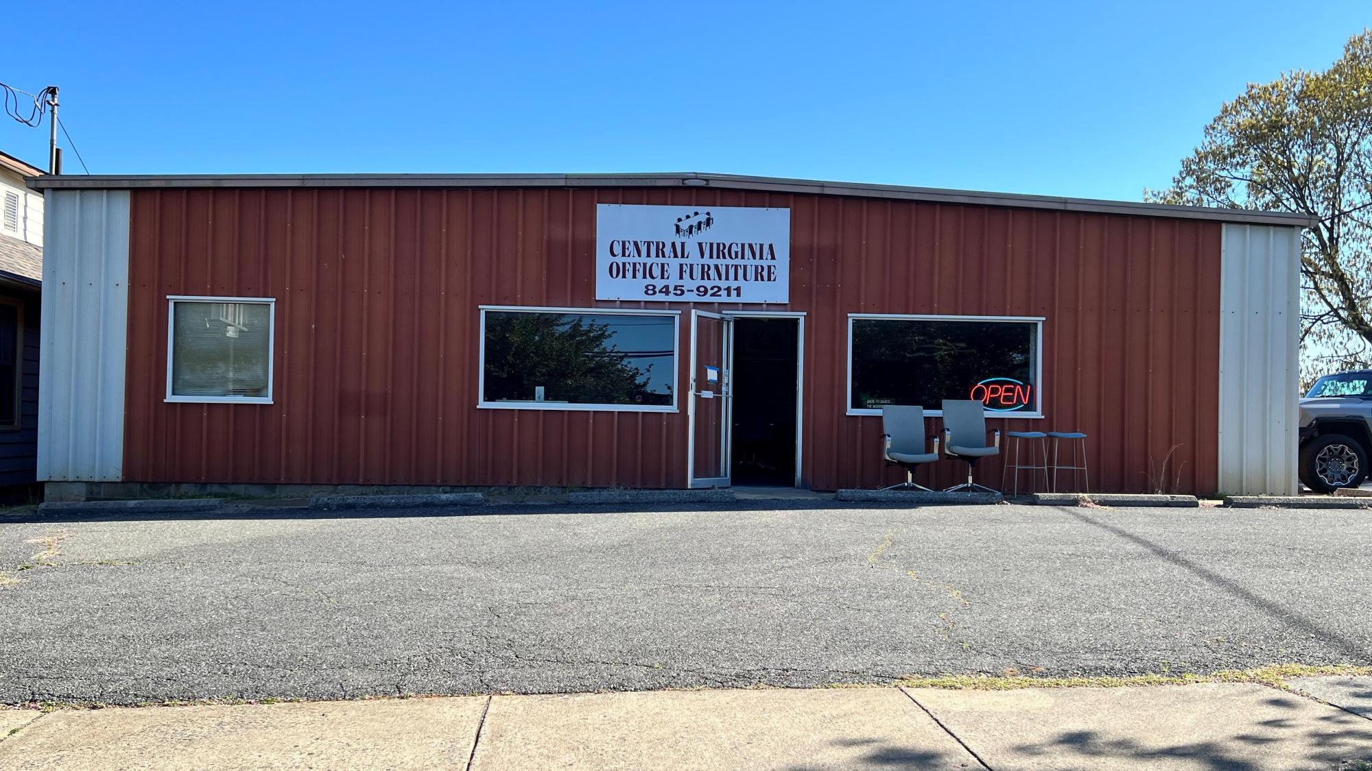 Commercial Building on Corner Location