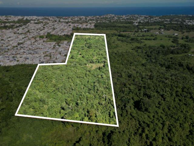 Terreno en Mansiones del Atlántico 20 Cuerdas