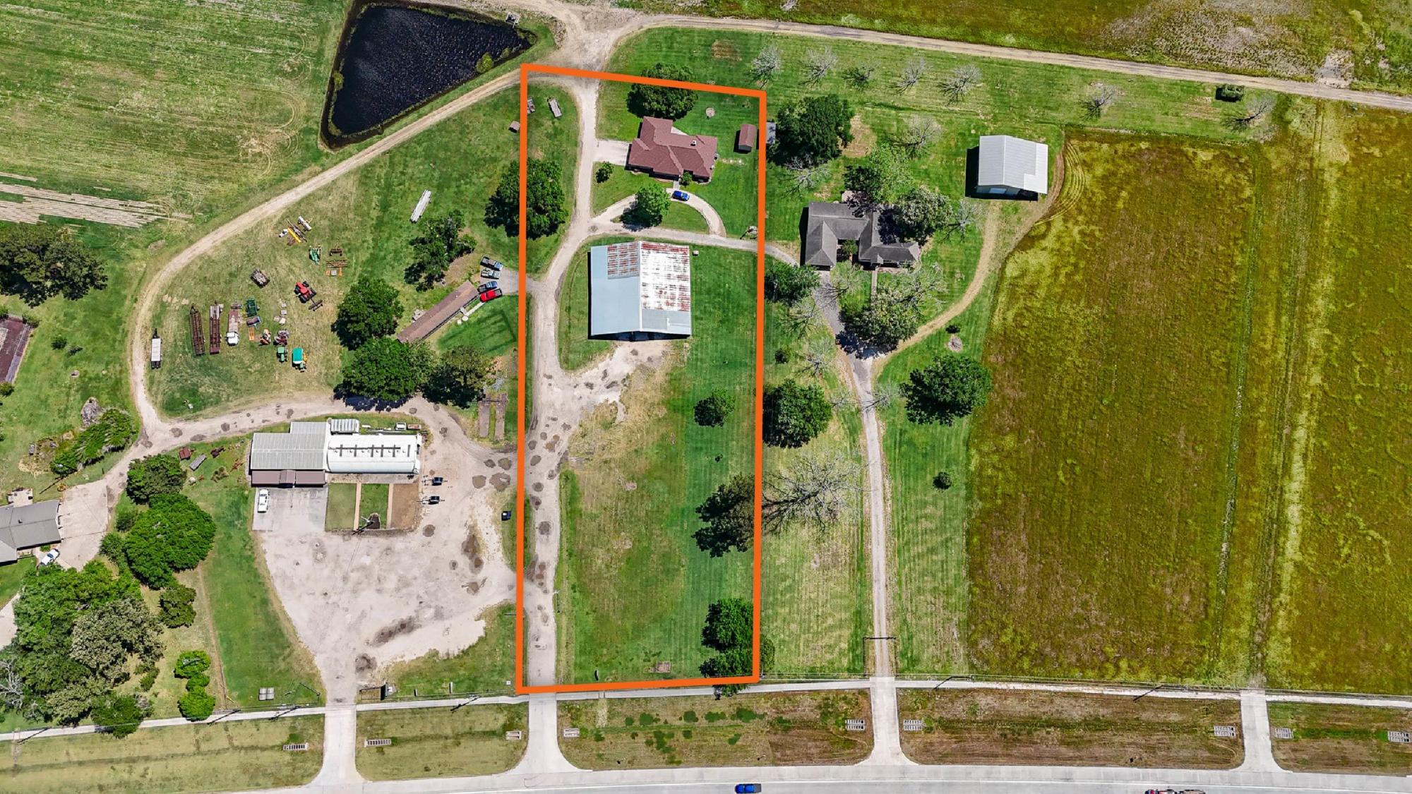 18426 FM 2100, Crosby