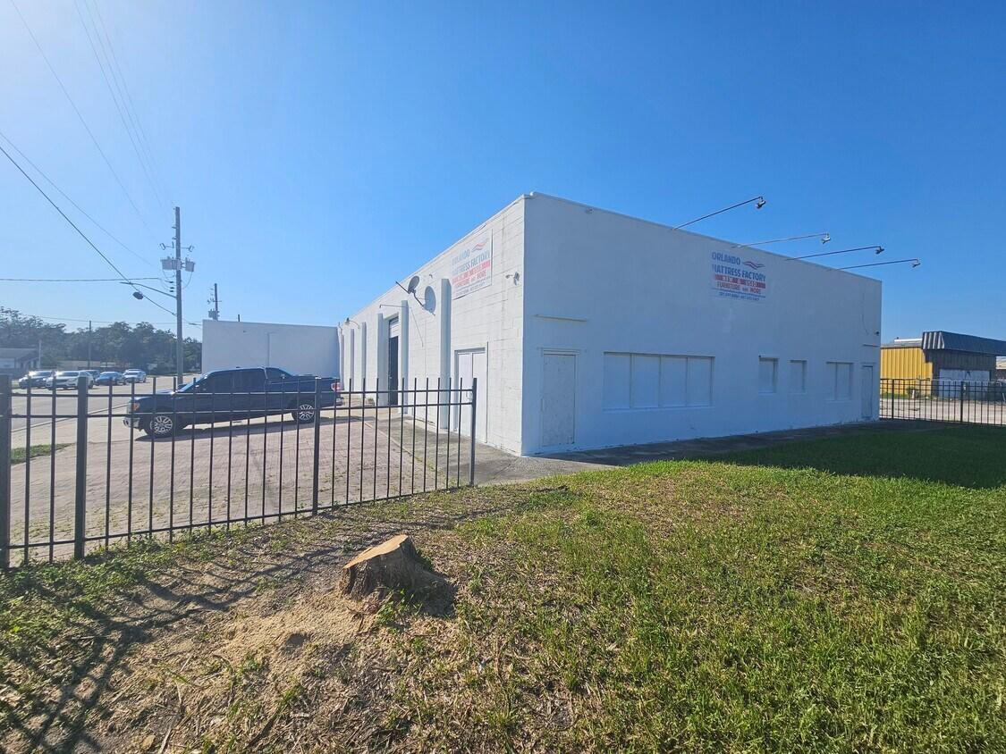 Industrial Warehouse for Sale!