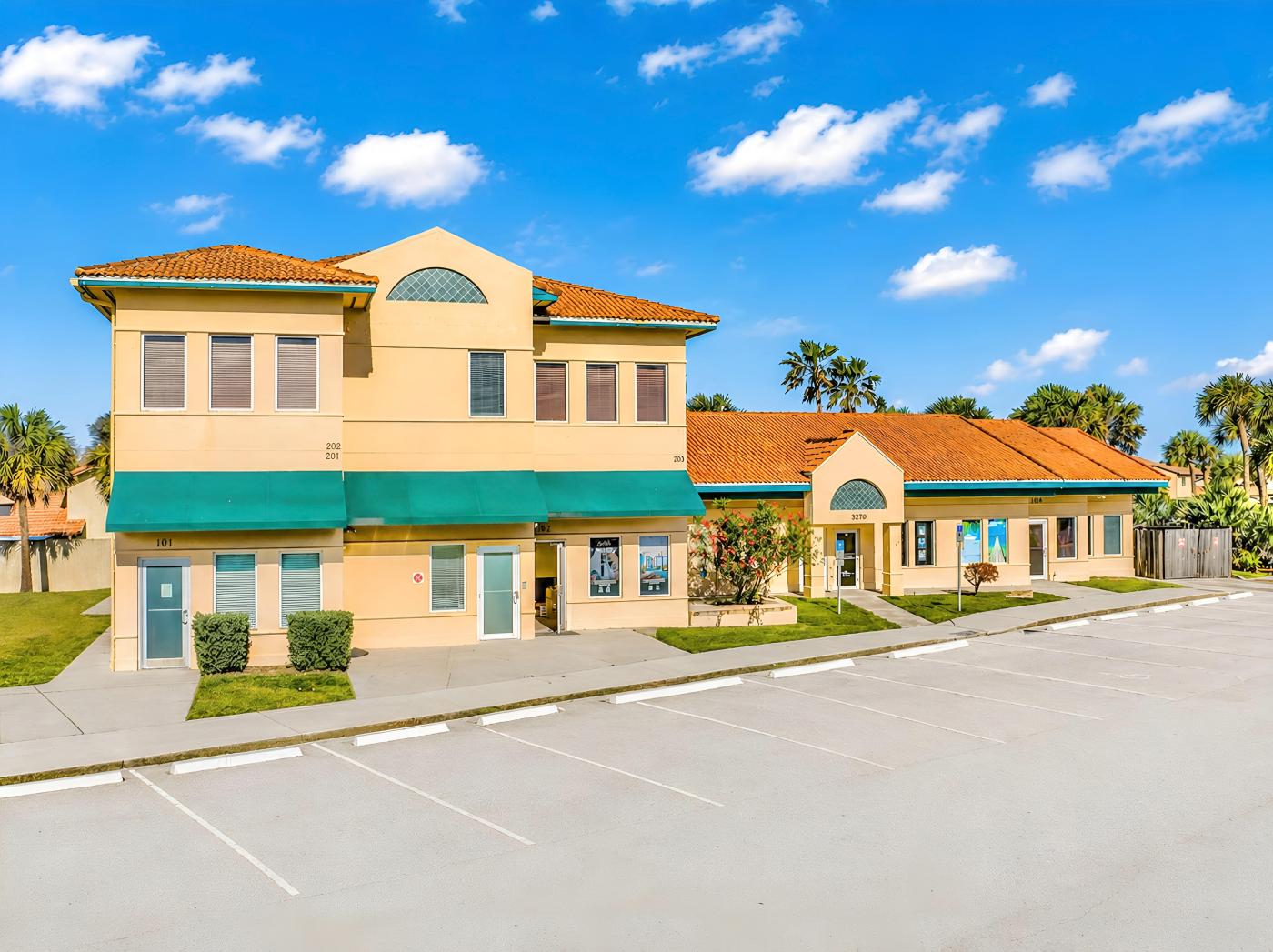 BEACHWOOD PLAZA | 4-6 units | RETAIL/OFFICE