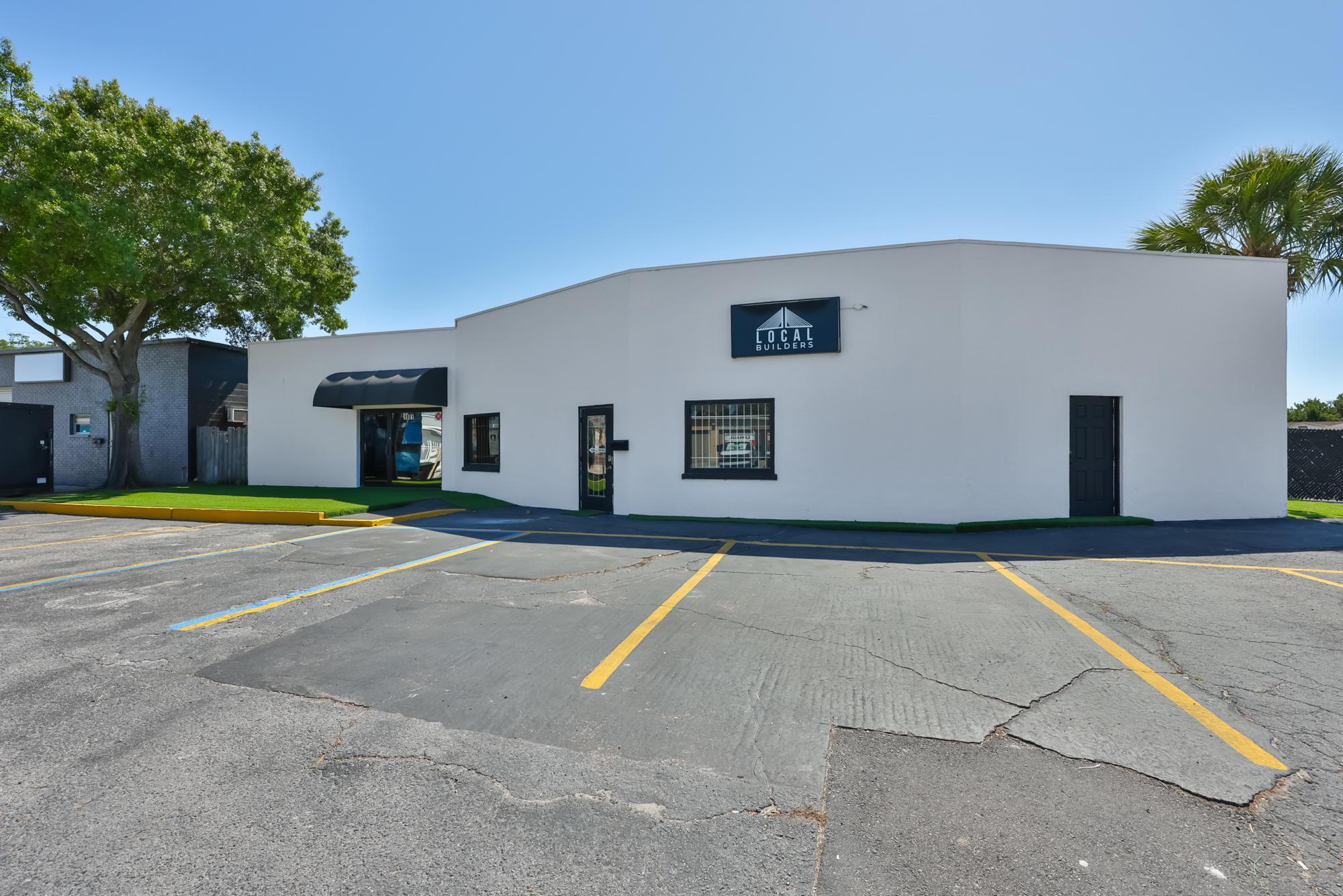 Showroom|Office| Whse Prime Location!