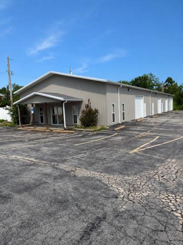 Arnold Auto Service Center | 5,000 SF Availab